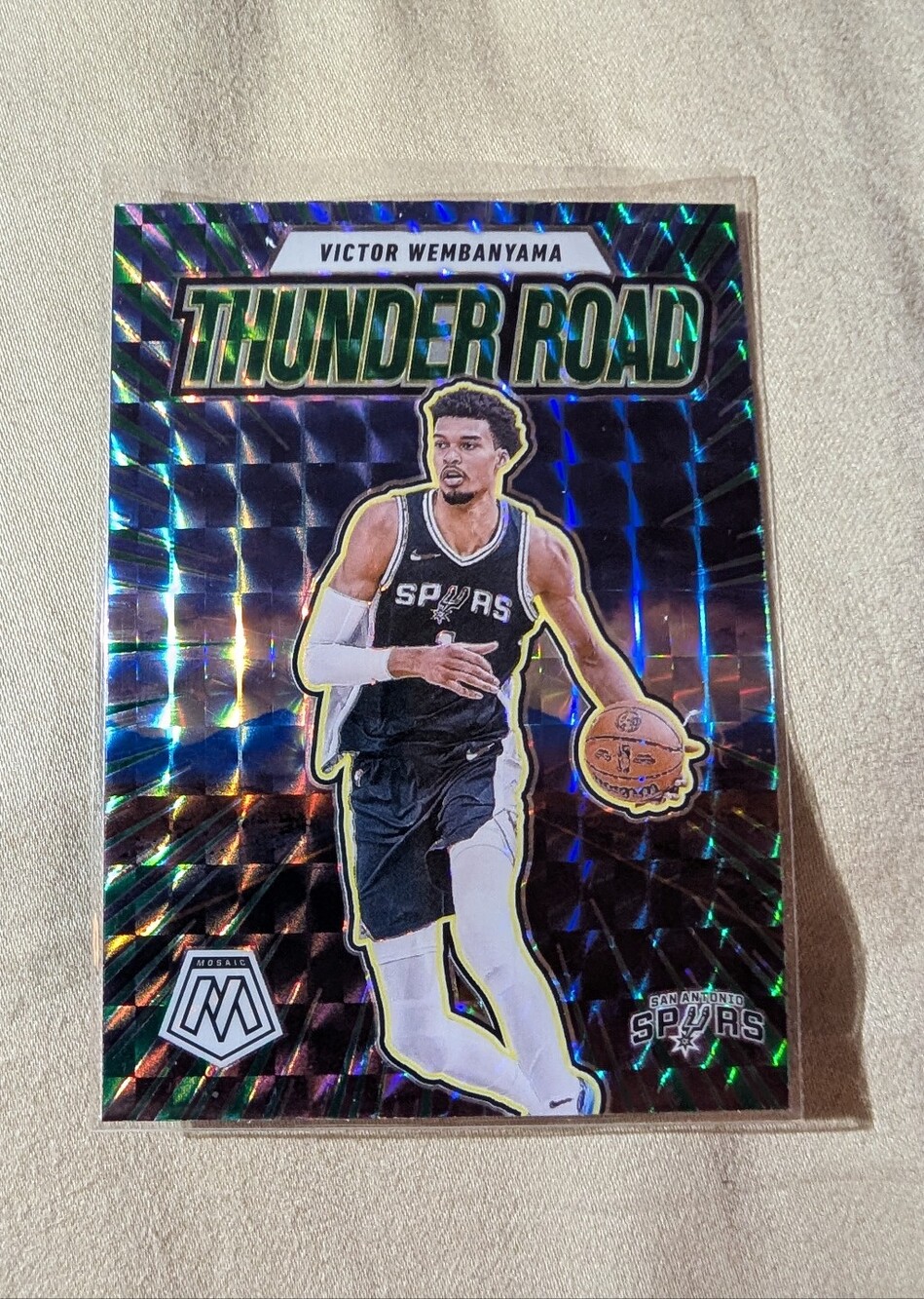 Victor Wembanyama 2024-25 Mosaic Thunder Road Green Mosaic Prizm #8 Spurs